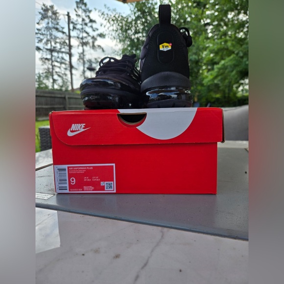 Nike Black Air VaporMax Plus Sneakers - Picture 5 of 5